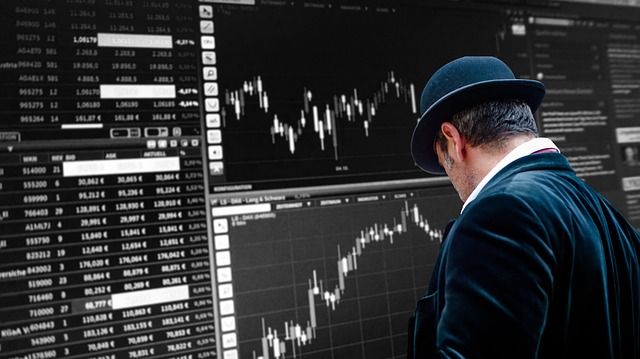 trader-5129770_640